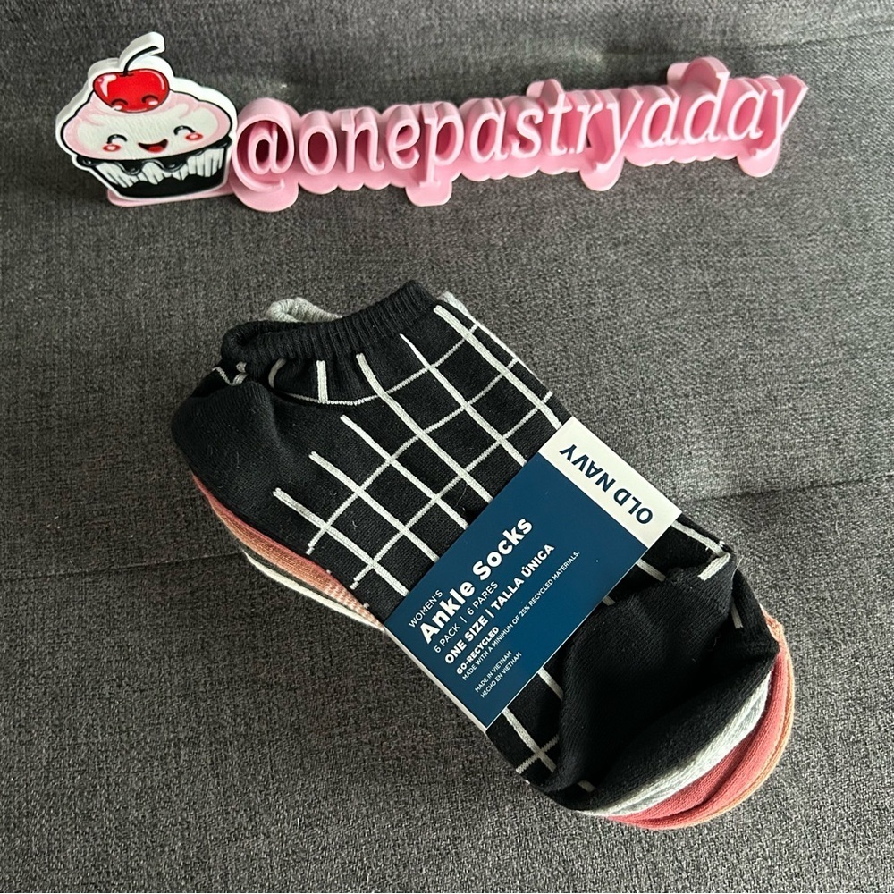 Old Navy Set/6 Women’s Abstract Geometric Theme Variety Ankle Socks, One Size